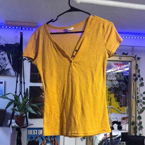 No boundaries size large yellow tee shirt - Picture 1 of 3